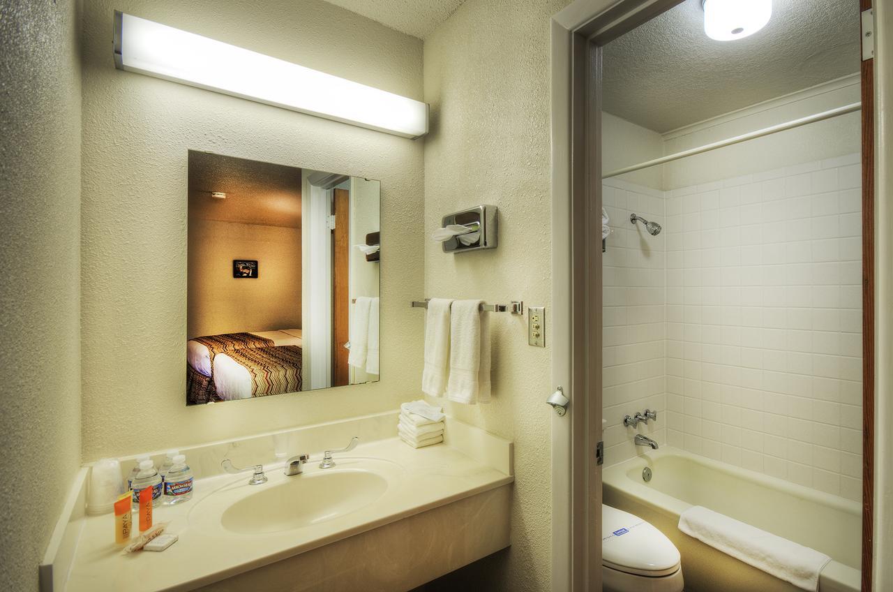 Roadrunner Lodge Motel Тукумкари Экстерьер фото